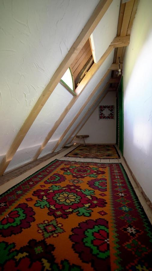 Iz De Maramures Rural Hotel (Adults Only) Surdesti  Zewnętrze zdjęcie