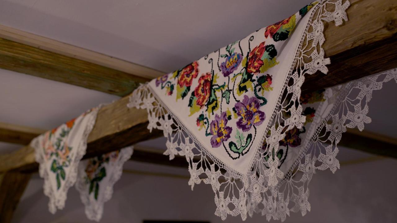 Iz De Maramures Rural Hotel (Adults Only) Surdesti  Zewnętrze zdjęcie