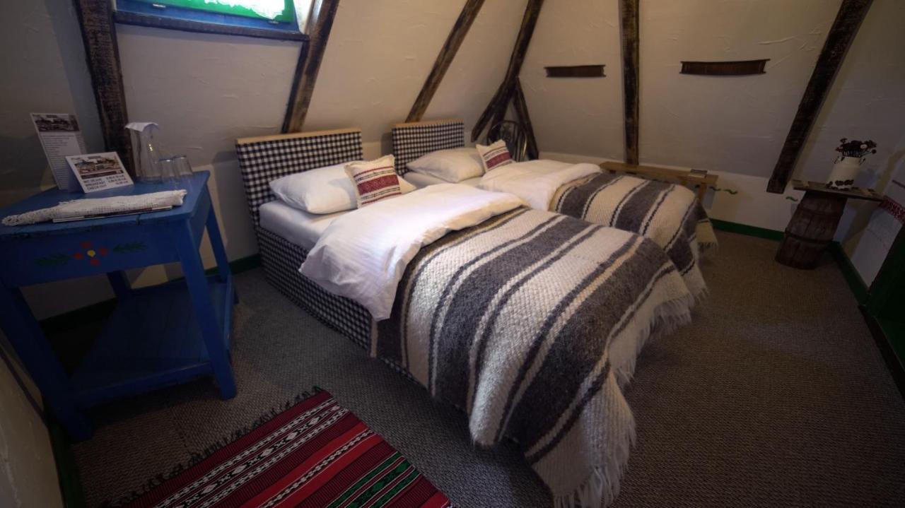 Iz De Maramures Rural Hotel (Adults Only) Surdesti  Zewnętrze zdjęcie