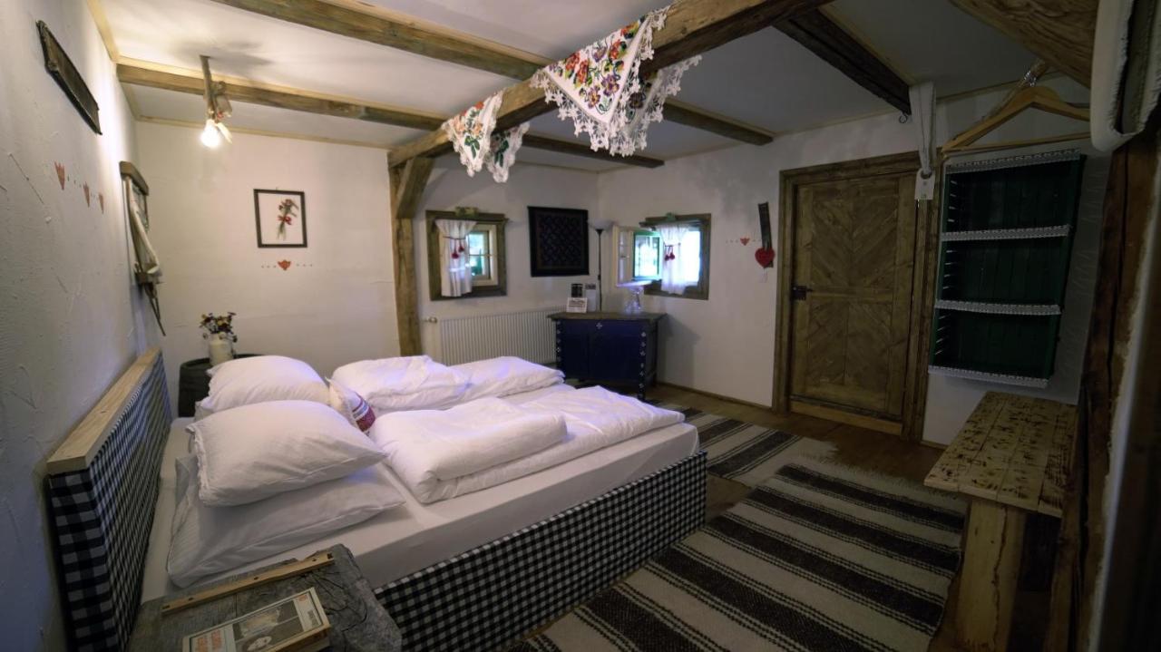 Iz De Maramures Rural Hotel (Adults Only) Surdesti  Zewnętrze zdjęcie