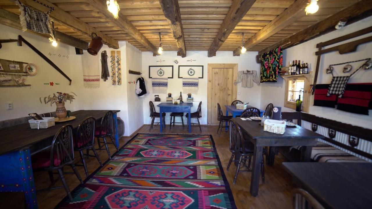 Iz De Maramures Rural Hotel (Adults Only) Surdesti  Zewnętrze zdjęcie