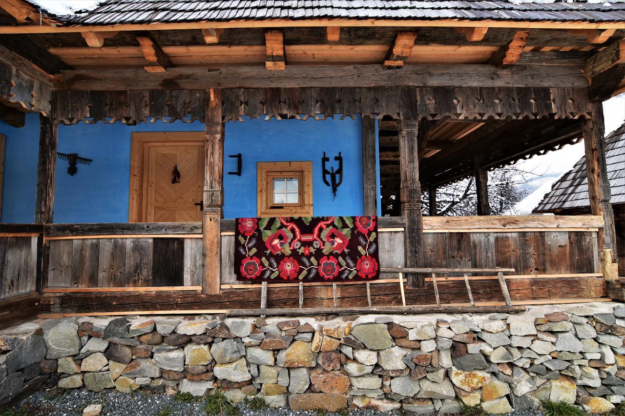 Iz De Maramures Rural Hotel (Adults Only) Surdesti  Zewnętrze zdjęcie