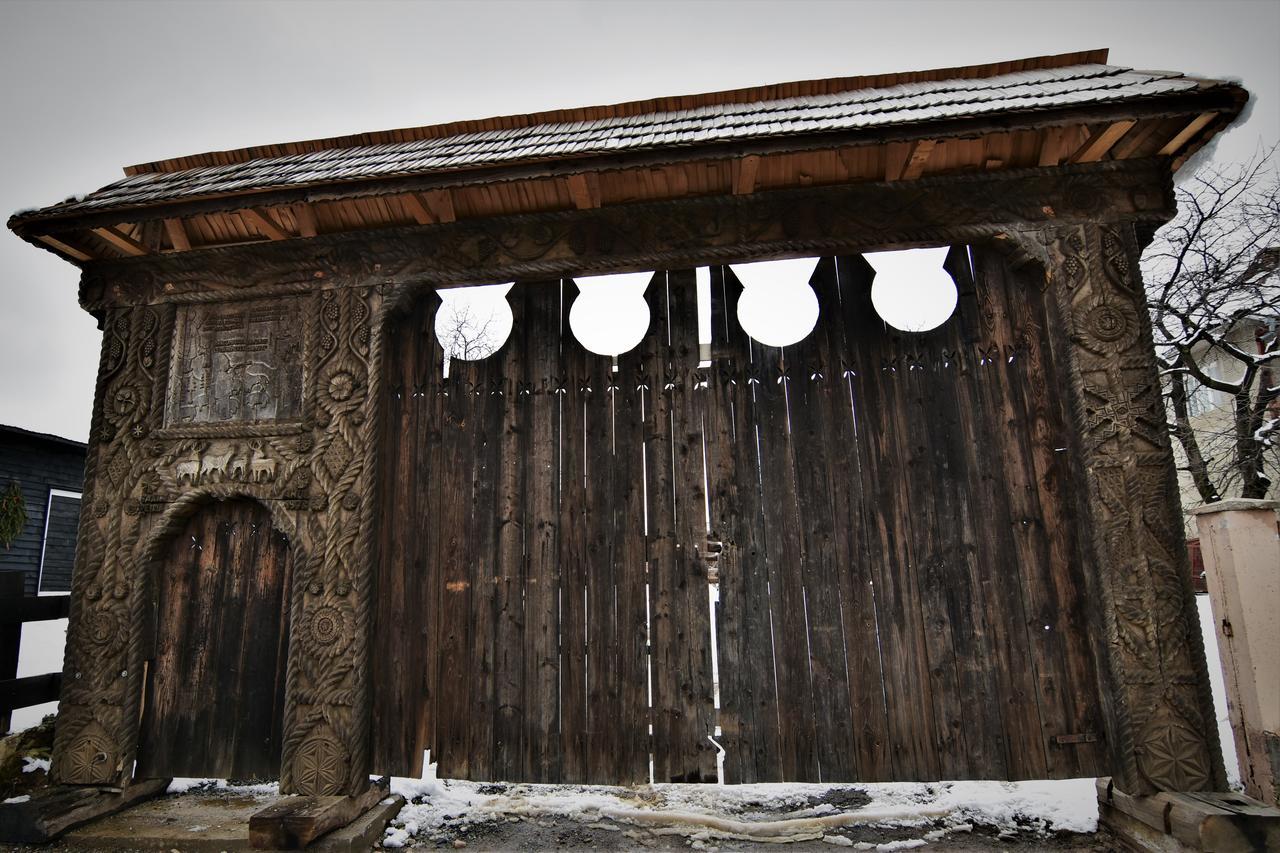 Iz De Maramures Rural Hotel (Adults Only) Surdesti  Zewnętrze zdjęcie