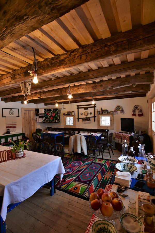 Iz De Maramures Rural Hotel (Adults Only) Surdesti  Zewnętrze zdjęcie